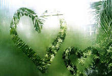 华体会:希罗骑马射箭打板得分,退防中比出too small的手势.